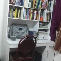 کتابخانه و میز کامپیوتر در حد نو