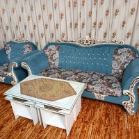 مبل راحتی همراه با میز