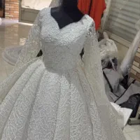 تعداد زیادی لباس عروس همش باهم ۲۵