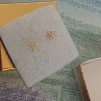 گوشواره فروشی