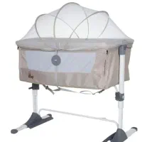 تخت کنار مادر و نی نی لای لای