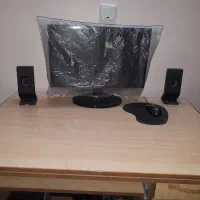 کامپیوتر و تمام تجهیزات