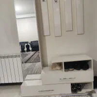 جاکفشی با آینه و آویز لباس