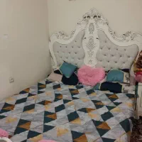 تخت خواب و میز آرایشی وتشک