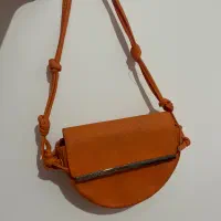 کیف|کیف، کفش، کمربند|قم, هنرستان|دیوار