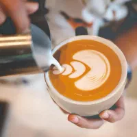 باریستا و کمکی