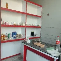 قفسه و میز تمیز