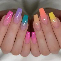 خدمات کاشت ناخن
