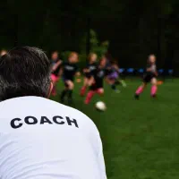 مربی فوتبال ( کمک )