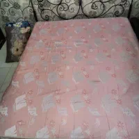 یک عددتشک تخت دونفره کارکرده