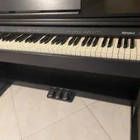 پیانو حرفه ای رولند مبله سه پدال Roland Rp30|پیانو، کیبورد، آکاردئون|تهران, سازمان برنامه شمالی|دیوار