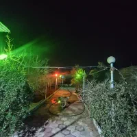 ۵۰۰ متر باغچه با ۵۰متر بنا/ با درختهای میوه