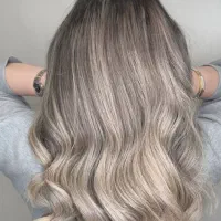 مدل برای رنگ‌ و لایت