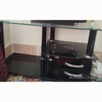 میزتلویزیون شیشه ای