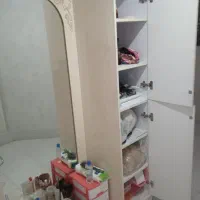 اینه آرایشی و همراه با کلی قفسه|مبلمان خانگی و میز عسلی|اصفهان, باغ دریاچه|دیوار