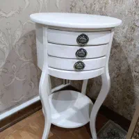 میز کنار سالنی