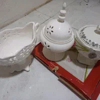 تعداد 3عددآجیل خوری یا شکلات و یک عدد سماور برقی