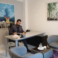 *وکیل دادگستری **توضیح مسائل حقوقی به شکل ساده*