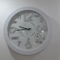 ساعت سفید زیبا ۲موتوره سالم|ساعت دیواری و تزئینی|لاهیجان, شهرک جانبازان|دیوار