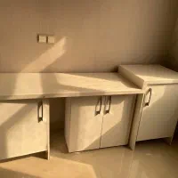 کابینت جزیره های گلاس با سنگ کورین ۵ سانت و بوفه