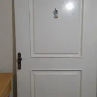 درب چوبی ورودی آپارتمان محکم وبادوام چپ بازمیشه