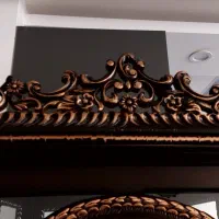 بوفه چوبی ۴ طبقه و داخل بوفه لامپ روشن میشه