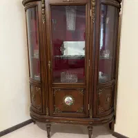 ویترین کلاسیک چوبی