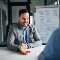 دو نیرو فروش حرفه ای نرم افزار وپشتیبانی نرم افزار