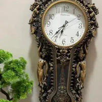 ساعت دیواری طرح سلطنتی