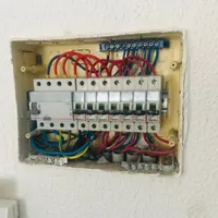 تاسیسات برق و خدمات کولرگازی