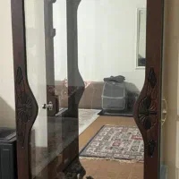 ویترین چوبی تمیز