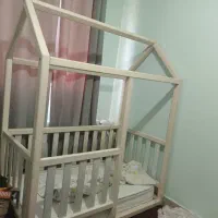 تخت چوبی نوزاد طرح کلبه سفارشی|تخت و صندلی بچه|تهران, زرگنده|دیوار