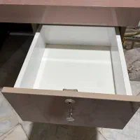 میز کار mdf های گلس بسیار تمیز با استند دیواری|آرایشگاه و سالن‌های زیبایی|کرج, مطهری|دیوار
