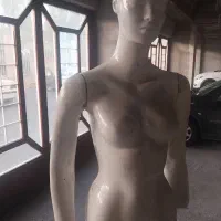 مانکن زنانه قدی چهره دار یک عدد