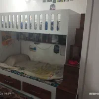 تخت دوطبقه و میز کامپیوتر