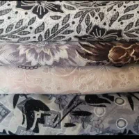 قواره ی چادر نمازی و تعدادی قواره ی پارچه لباسی