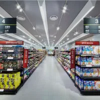 صندوقدار و فروشنده خانم و آقا