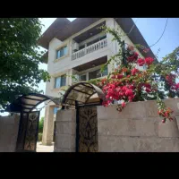 واحد ۱۳۰متری طبقه دو در باغ ملی