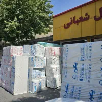 کارگر ساده در اسفنج فروشی