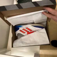 adidas top sala.      size40