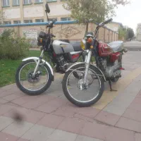 دو دستگاه موتور  هوندا و کاوازاکی