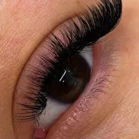 خدمات اکستنشن مژه و ابرو