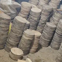 به دوتا نیروجهت کار در کارگاه تولید ظروف چوبی