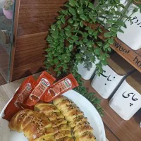 پیراشکی پیتزایی کروسان شکلاتی و مربایی