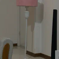 آباژور ایستاده
