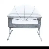 تخت کنار مادر