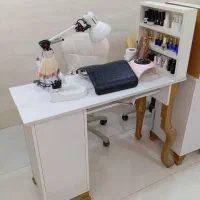 نیازمند مژه کار ناخن کاروشاگرد