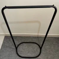 رگال لباس مدرن|بندرخت و رخت‌آویز|قدس, شهر‌قدس|دیوار