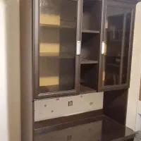 میز تحریر و کتابخانه