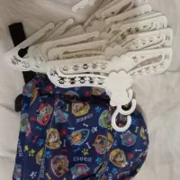 کوله پشتی و چوب لباسی